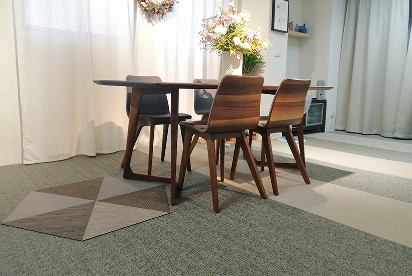 Striped custom-fit wall-to-wall carpet